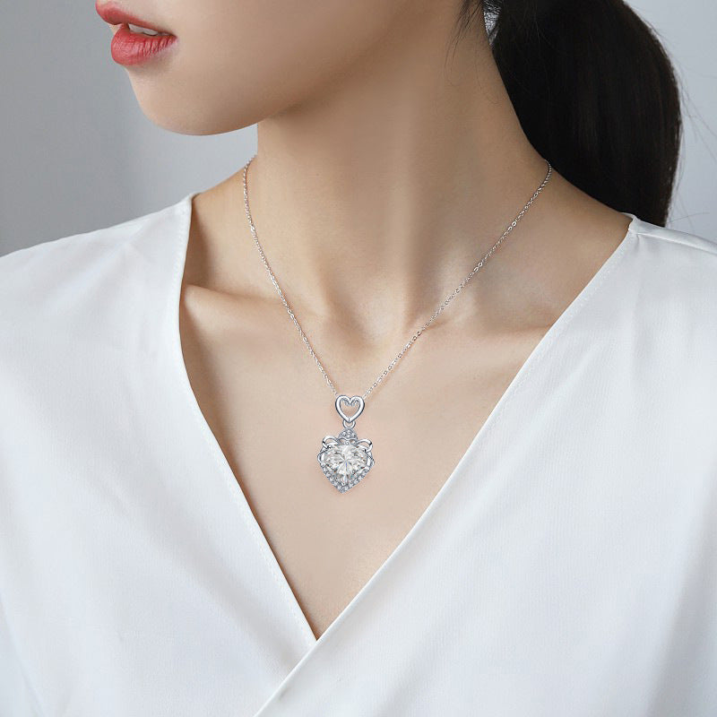 Cross-border jewelry 925 pure silver necklace for women, high-end luxury moissanite heart pendant collar chain