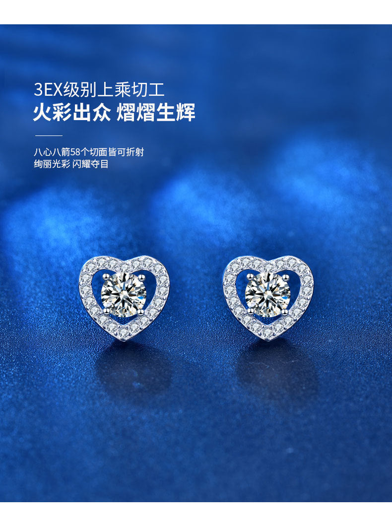 Fashion jewelry s925 sterling silver heart stud earrings for women, simple light luxury Moissanite four-claw earrings