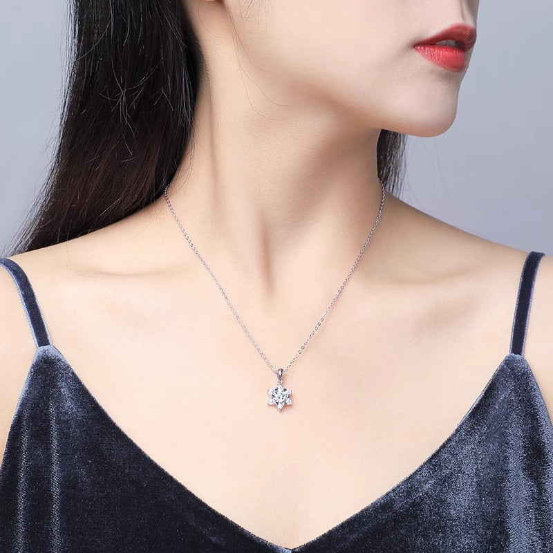Best-selling 925 pure silver moissanite snowflake necklace, color-fast female pendant, luxury and exclusive high-end collar necklace