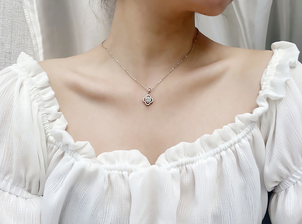 S925 Sterling Silver High-End Four-Leaf Clover Moissanite Necklace Fashionable and Elegant Xiaohongshu Style Clavicle Chain