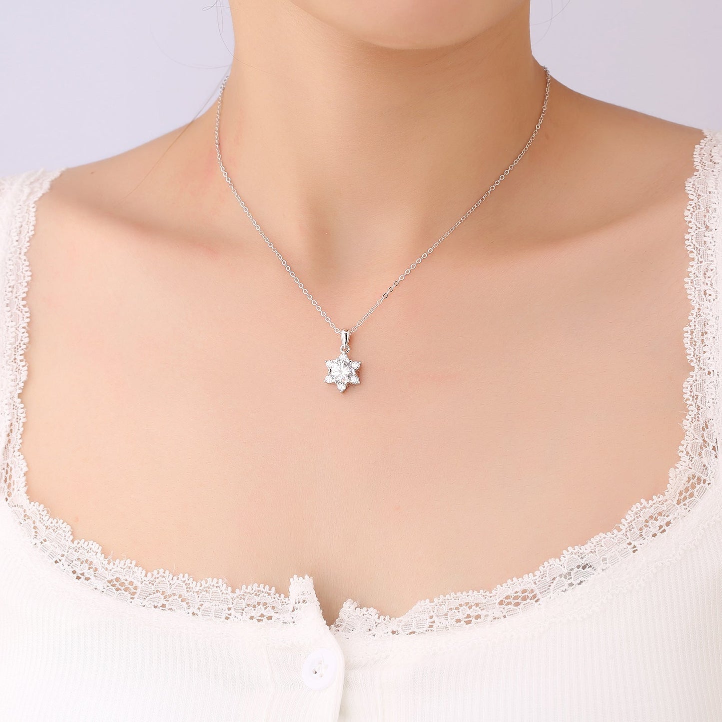 Best-selling 925 pure silver moissanite snowflake necklace, color-fast female pendant, luxury and exclusive high-end collar necklace