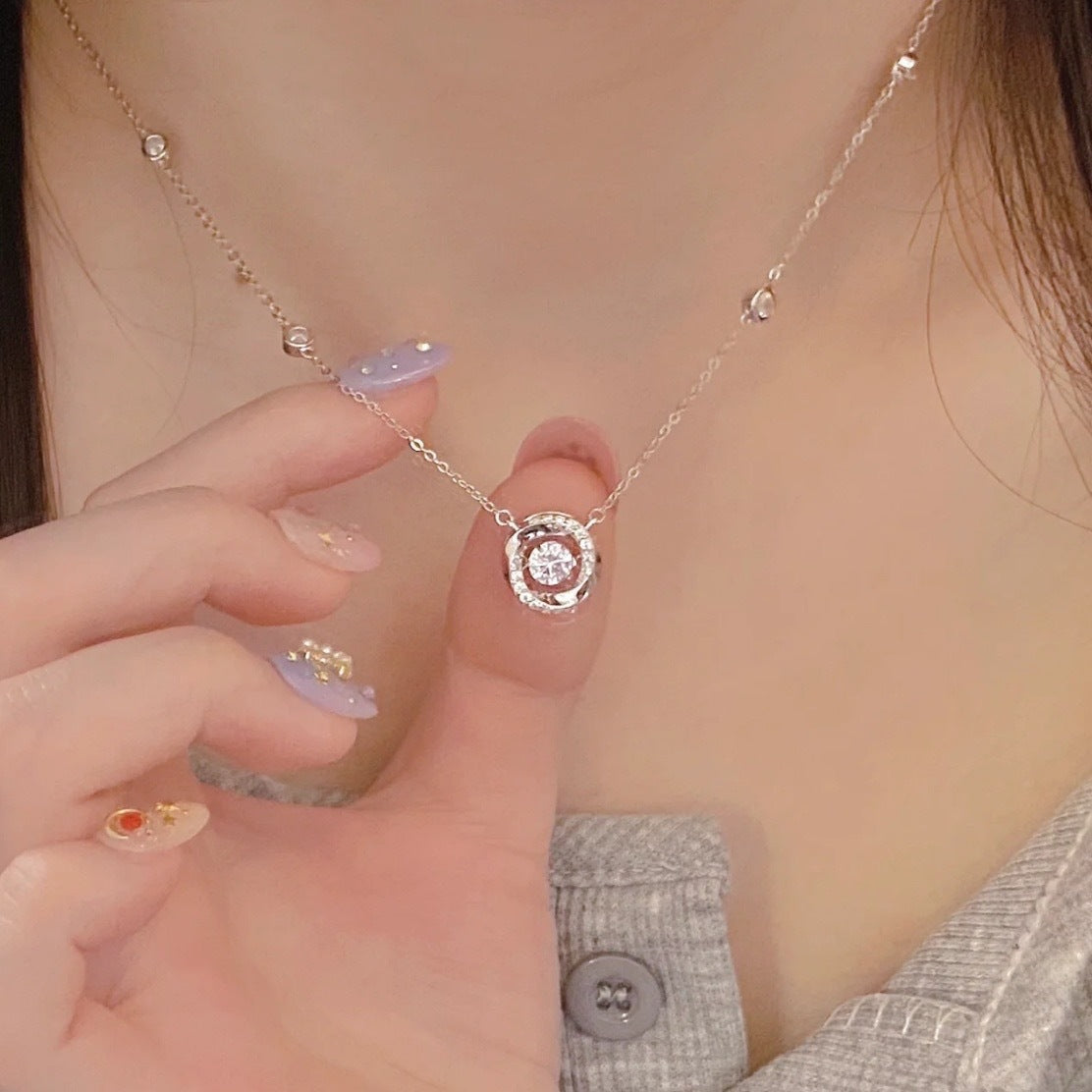 Moissanite necklace S925 pure silver Möbius high-end delicate collar chain for women, fashionable and elegant neck chain