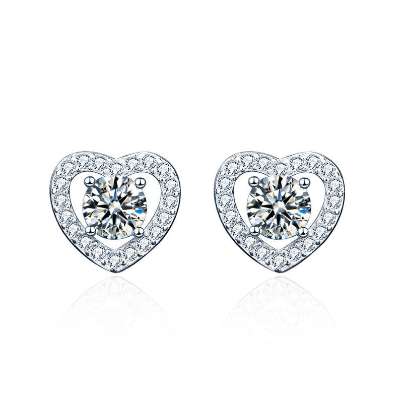 Fashion jewelry s925 sterling silver heart stud earrings for women, simple light luxury Moissanite four-claw earrings