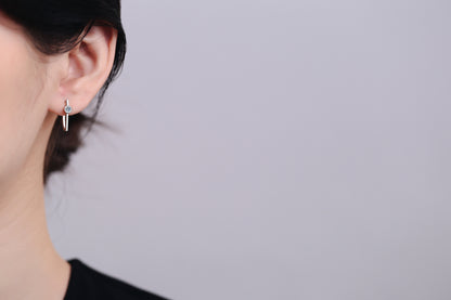 S925純銀不規則線條莫桑石耳釘