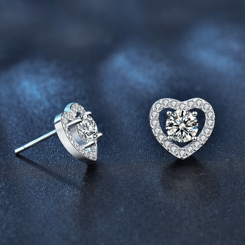 Fashion jewelry s925 sterling silver heart stud earrings for women, simple light luxury Moissanite four-claw earrings